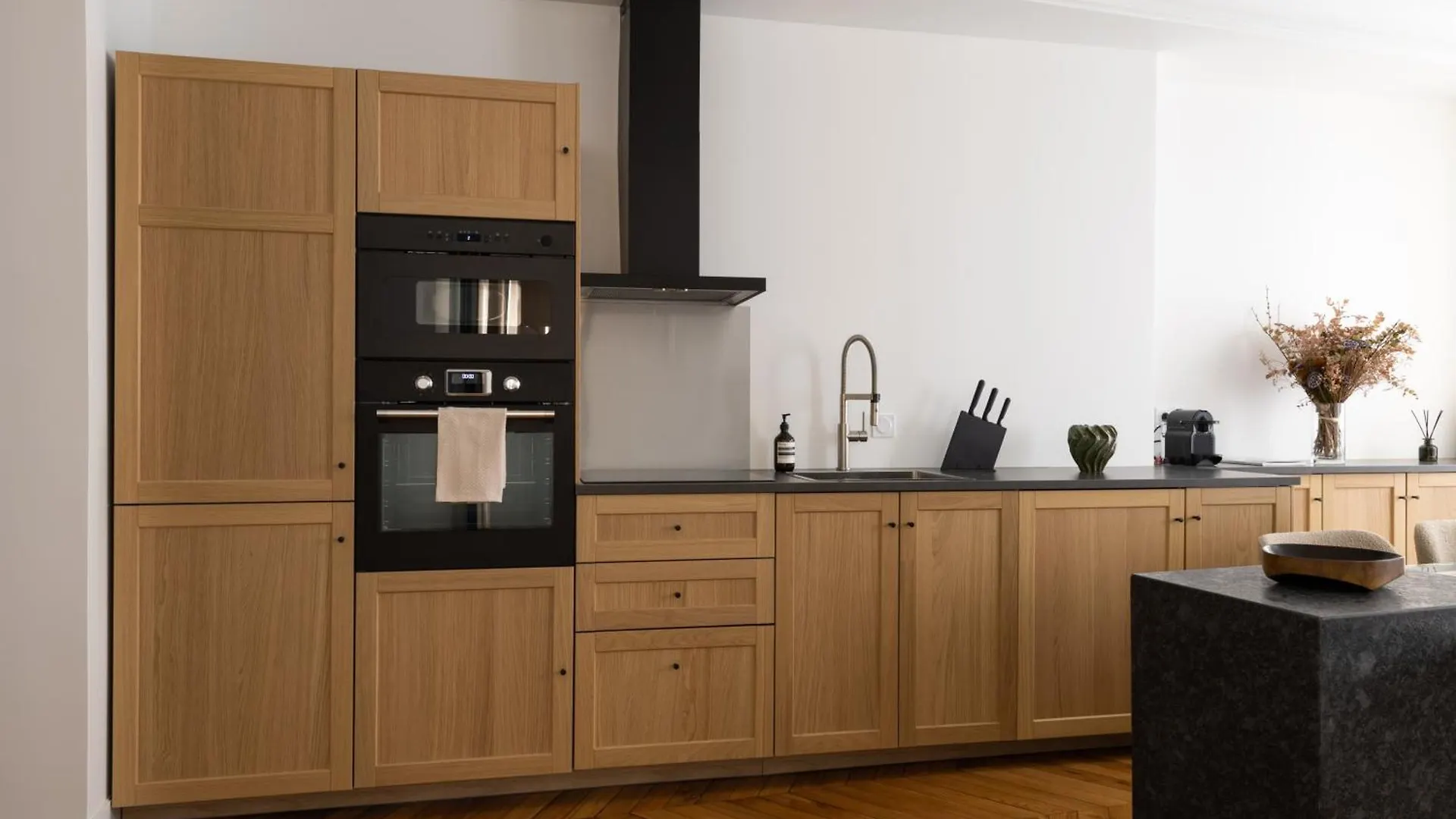 Champs Elysees Montaigne Luxury 2 Bedroom * Париж