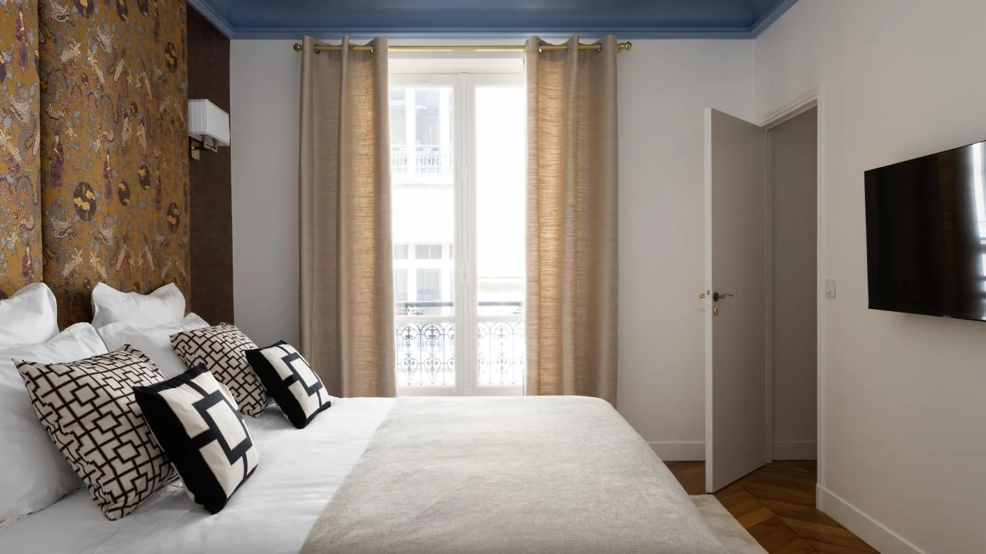 Apartment Champs Elysees Montaigne Luxury 2 Bedroom *