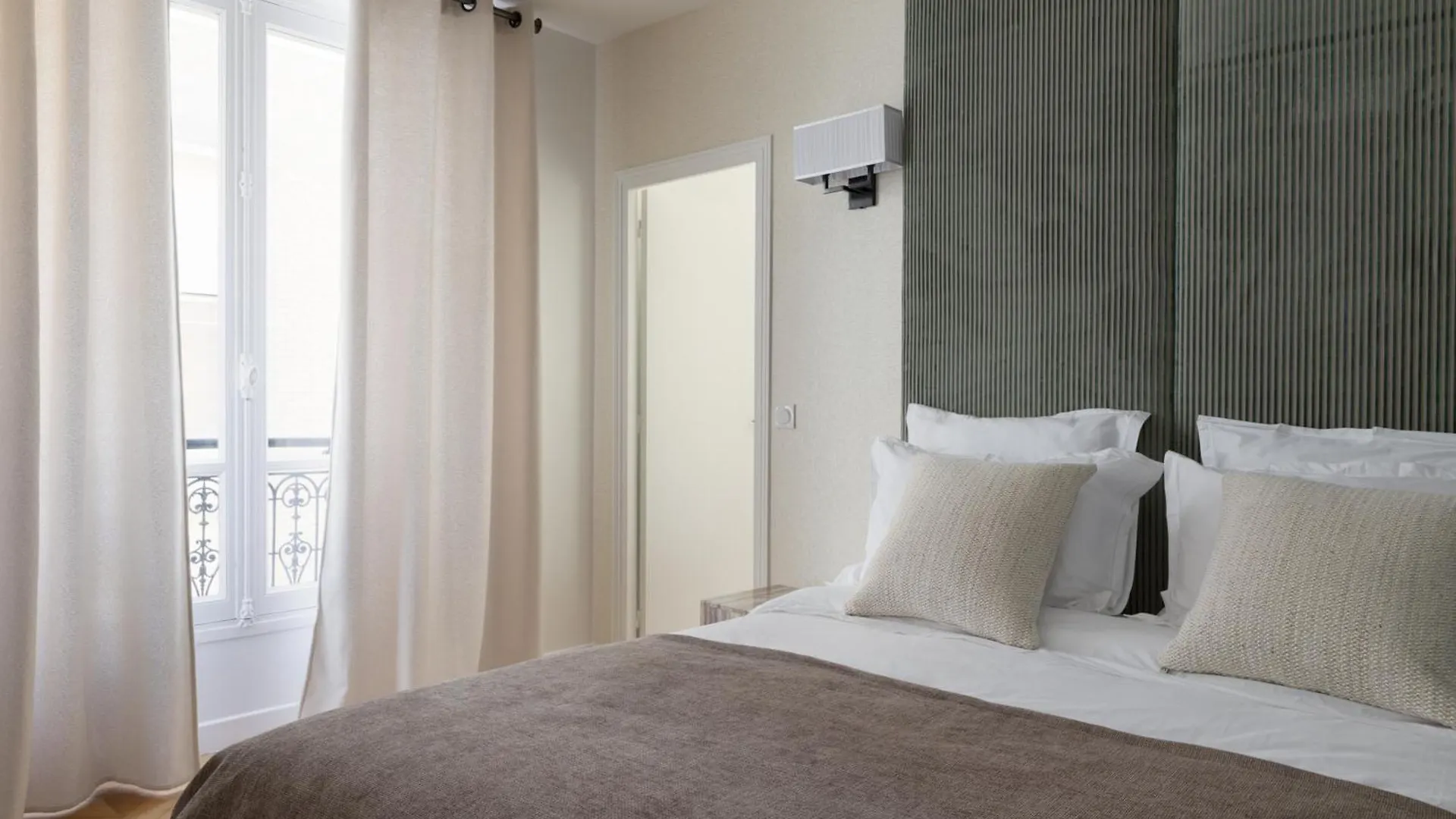 Champs Elysees Montaigne Luxury 2 Bedroom